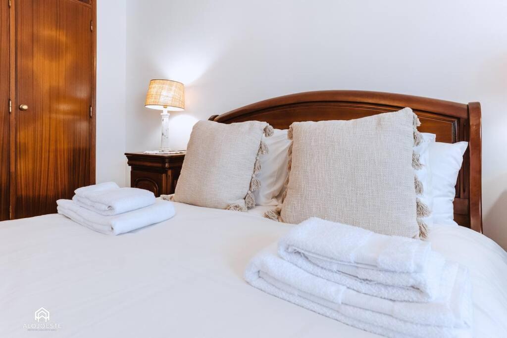 Casa Do Patio - 3 Bedrooms, Ponte Rol 토레스베드라스 외부 사진