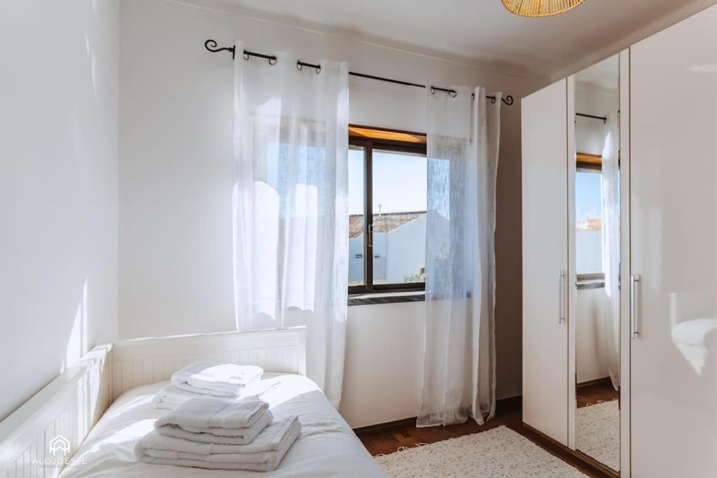 Casa Do Patio - 3 Bedrooms, Ponte Rol 토레스베드라스 외부 사진